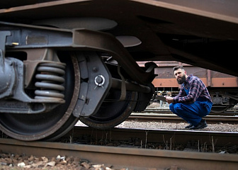 Слесарь по осмотру и ремонту локомотивов на пунктах технического обслуживания